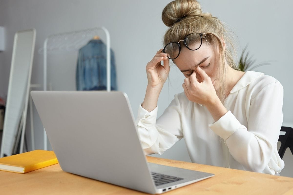 Dijital göz yorgunluğu nedir, belirtileri nelerdir?