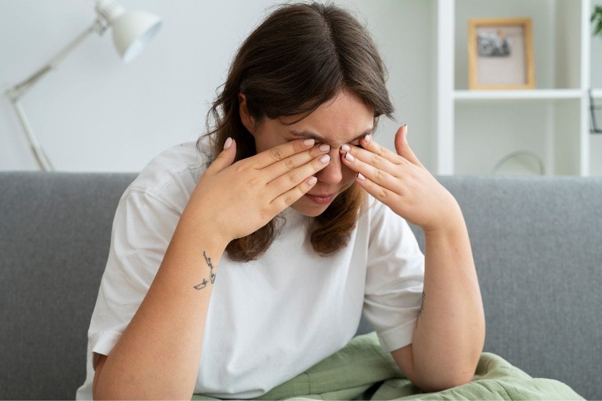 Göz seğirmesi nedir, neden olur?